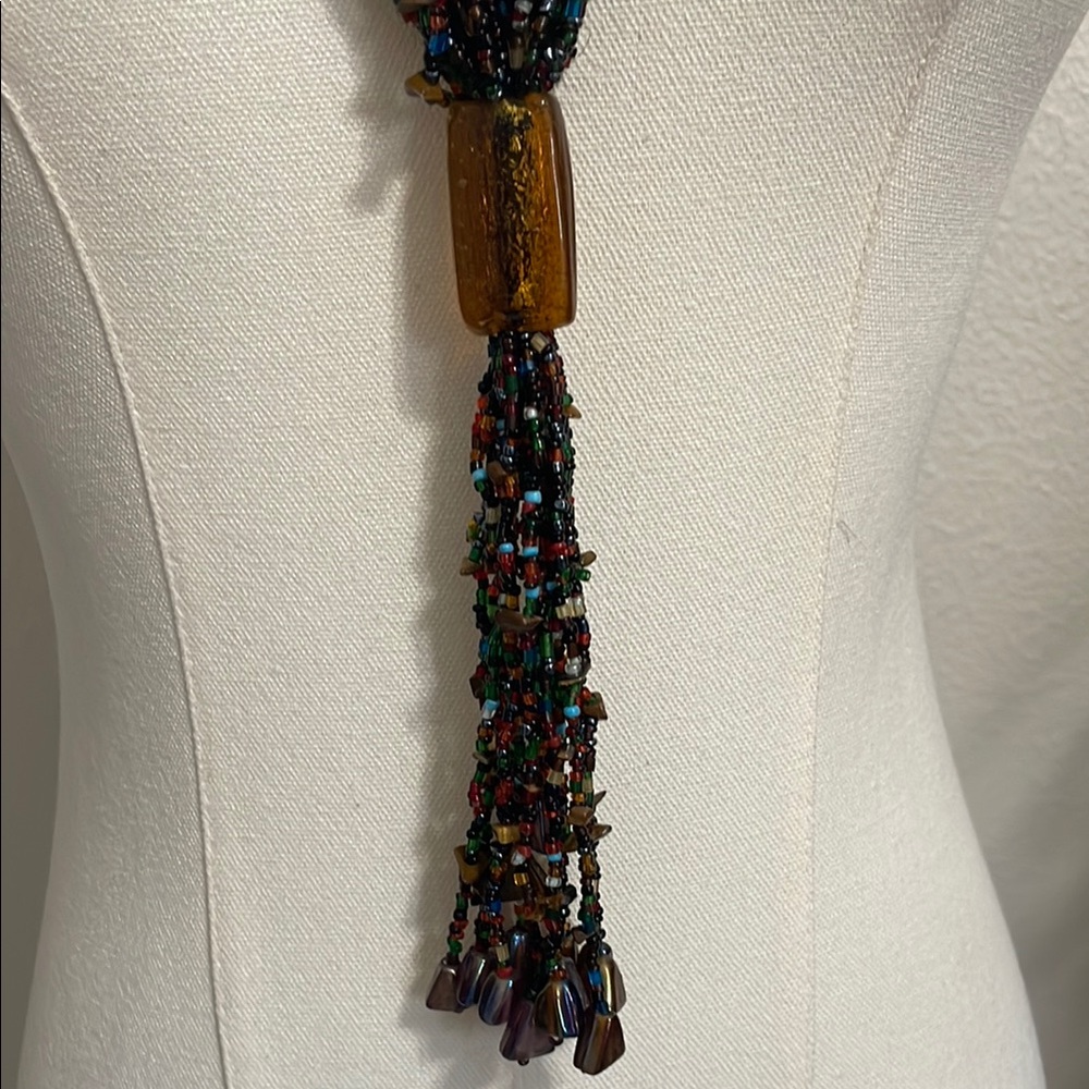 Elegant Multicolor Beaded Necklace - Picture 4 of 5